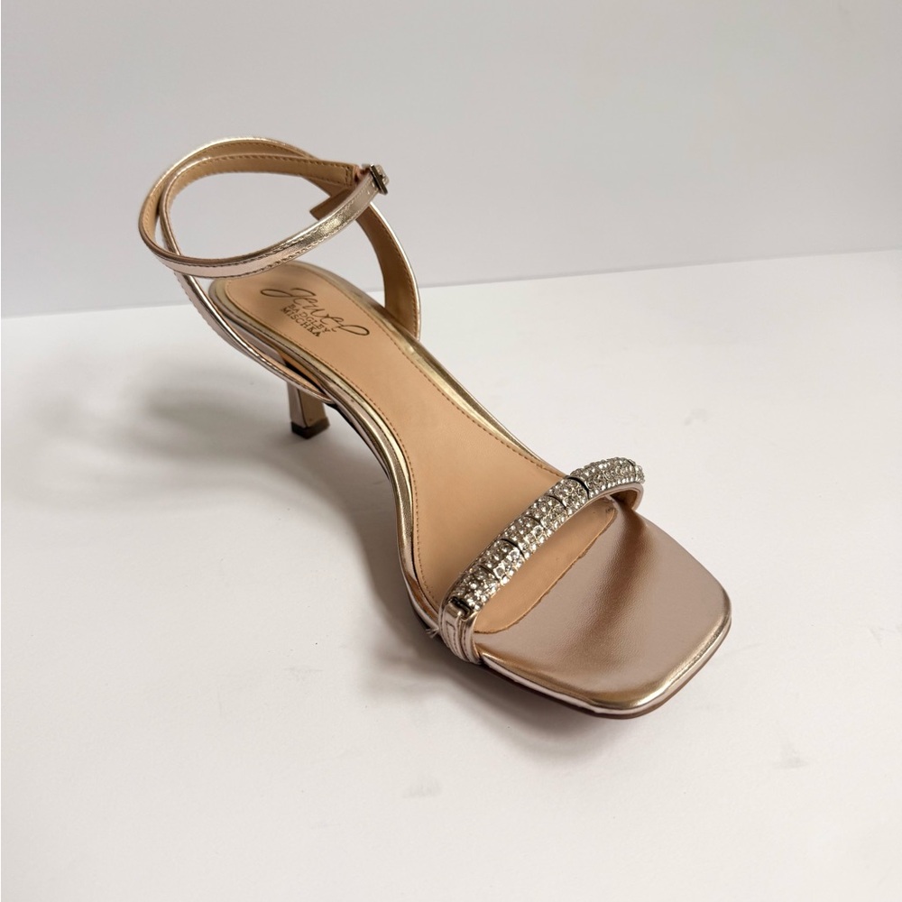 Jewel Badgley Mischka Charisma Sandal in Rose Gold. Brand New, Size 5.5‎